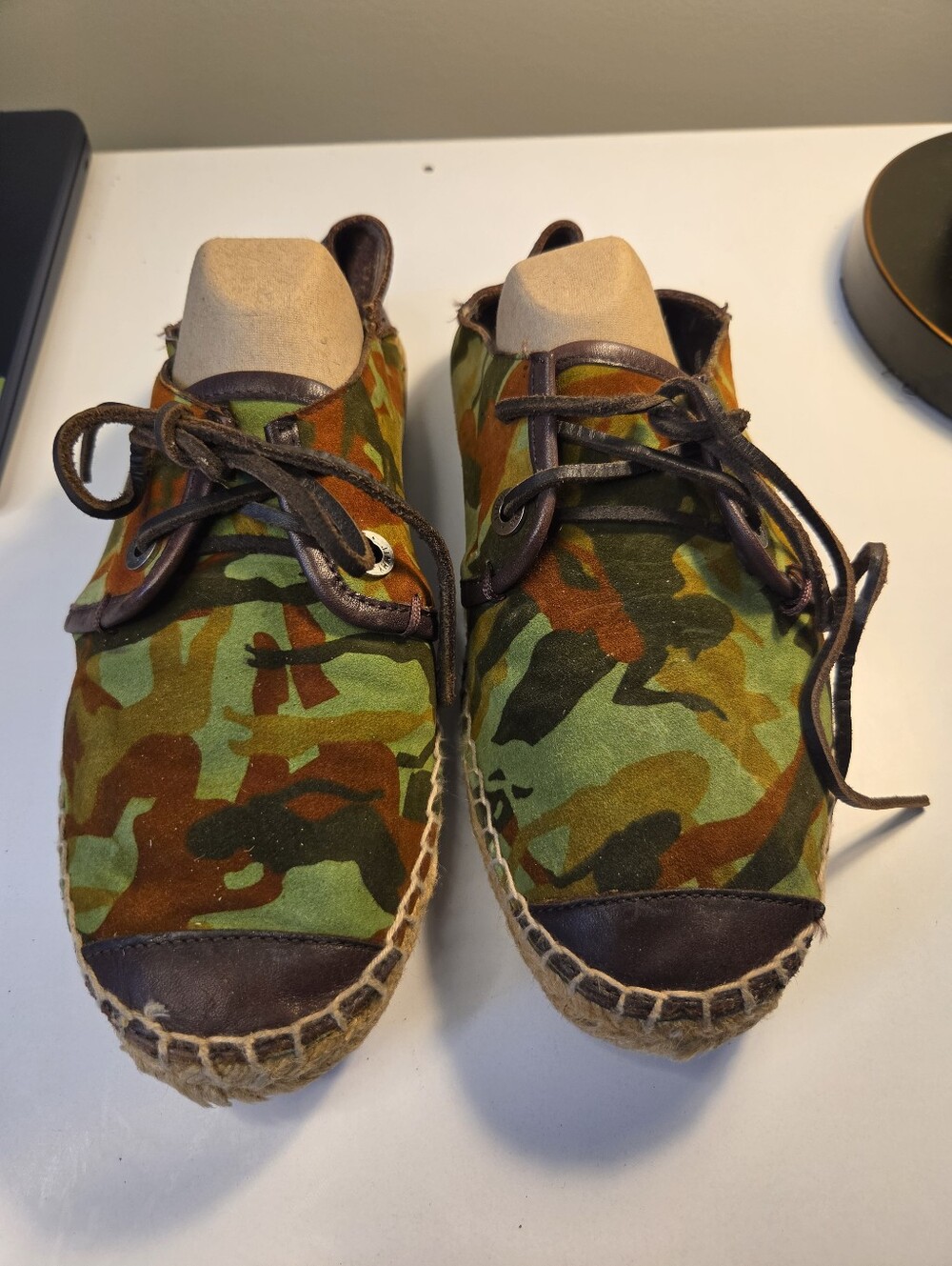 Jimmy Choo suede camouflage espadrilles featuring a distinctive brown leather 39